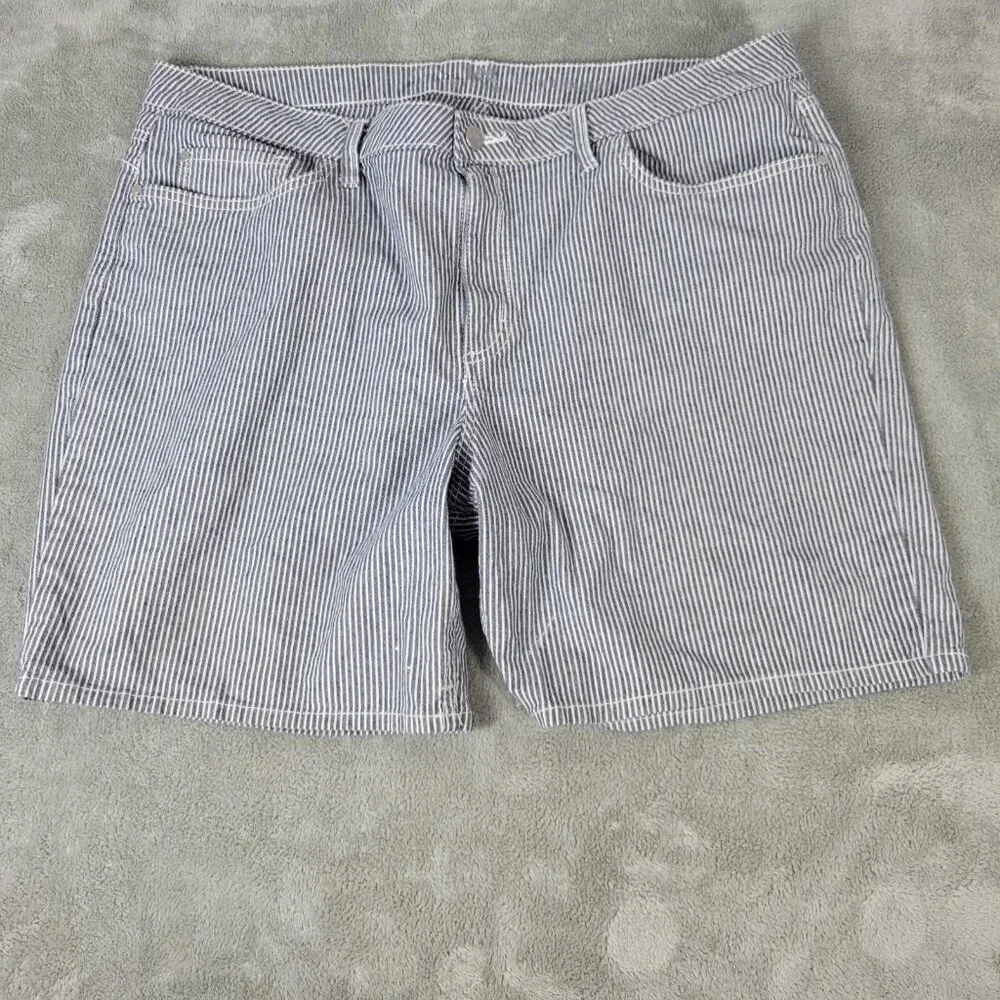 Lee Riders Womens Shorts 18M Gray White Stripe Zip Fly Cotton Blend STR96E